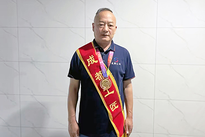 E:2023.77.4【工匠精神】始于热爱，，，，，，成于坚守，，，，，，臻于匠心——“成都工匠”  廖勇官网“成都工匠”廖勇.jpg