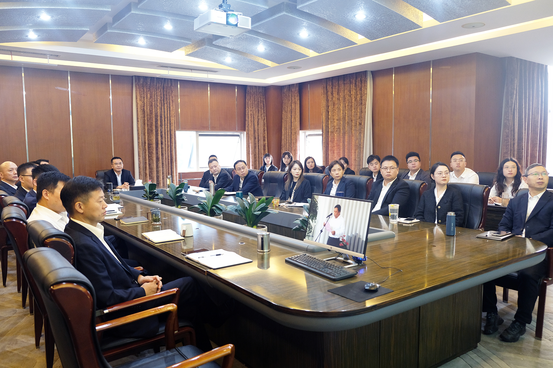 一定发运业加入永锋集团建设二十周年暨先进模范人物表扬大会